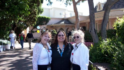 november 2008 - disneyland bats day and cori's birthday 023.jpg