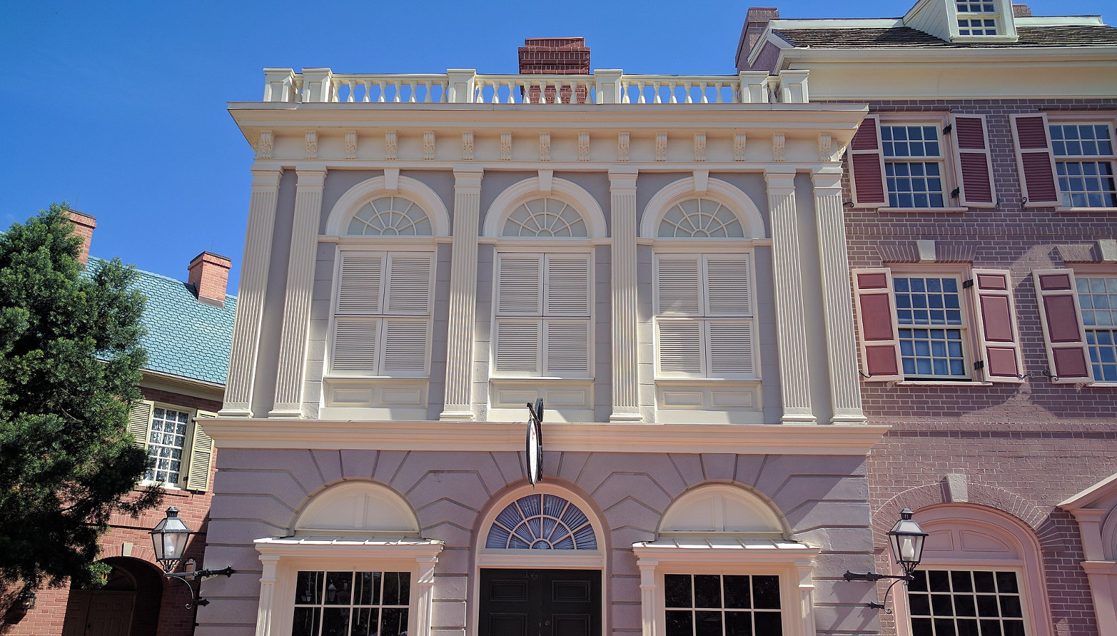 By elisfkc from Orlando, FL, United States (Hall of Presidents on Election Day) [CC BY-SA 2.0 (https://creativecommons.org/licenses/by-sa/2.0)], via Wikimedia Commons