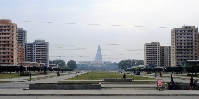 Pyongyang Park. Photo by Kristoferb at English Wikipedia [CC BY-SA 3.0 (https://creativecommons.org/licenses/by-sa/3.0) or GFDL (http://www.gnu.org/copyleft/fdl.html)], via Wikimedia Commons