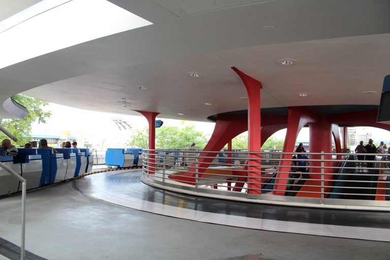 By Theme Park Tourist (Flickr) [CC BY 2.0 (http://creativecommons.org/licenses/by/2.0)], via Wikimedia Commons