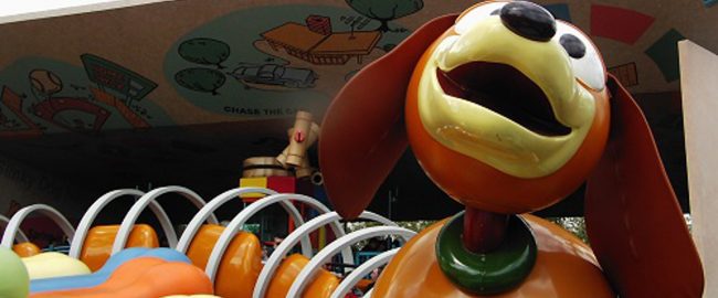 Slinky Dog Dash vehicle. Photo credit: J Marsh via Flickr, Creative Commons Attribution 2.0 Generic (CC BY 2.0)