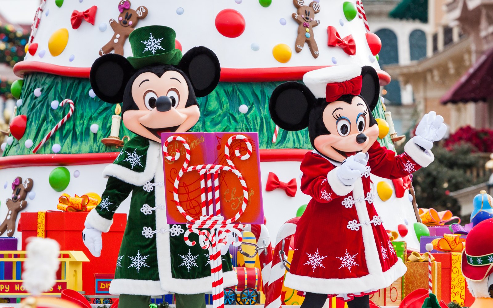 mickey and minnie christmas statue