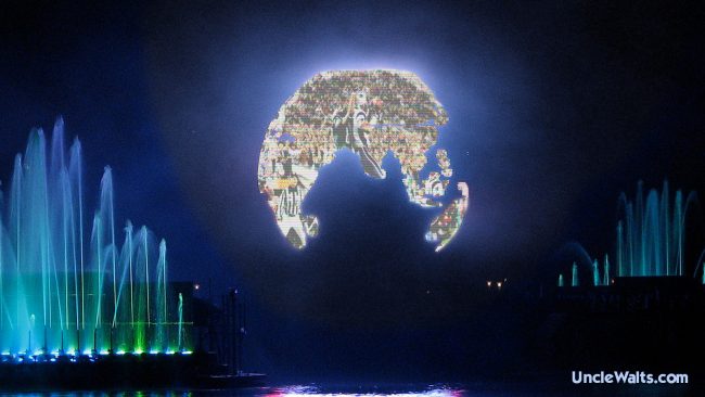 Illuminations video globe shows the big game. Photo by Benjamin D. Esham / Wikimedia Commons [CC BY-SA 3.0 us (https://creativecommons.org/licenses/by-sa/3.0/us/deed.en)], modified.
