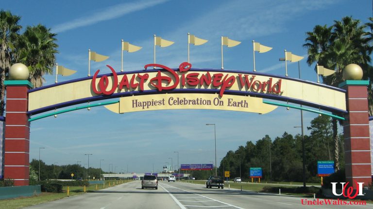 One of many entrances to the Walt Disney World property. By Flickr user Gerard McGovern [CC BY-SA 2.0] via Wikimedia Commons