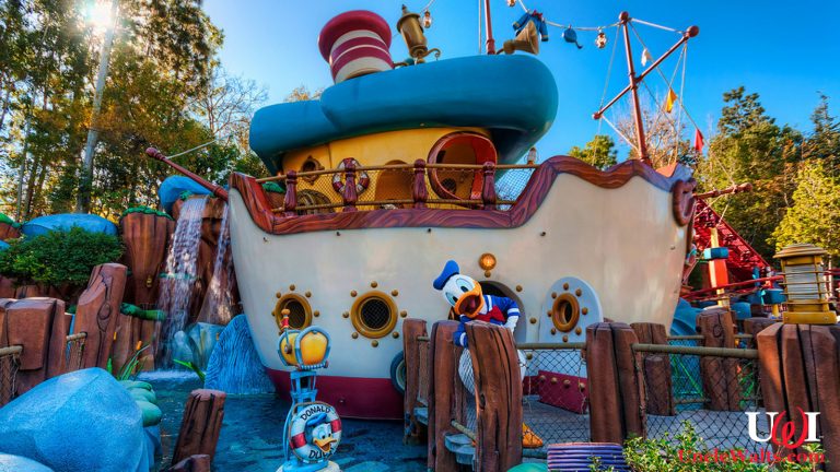 Donald's Boat at Disneyland. Photo by Tours Departing Daily [CC BY-NC-ND 2.0] via Flikr.