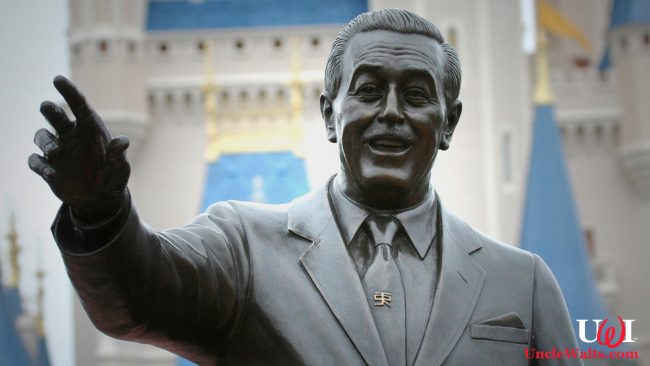 Walt Disney as depicted in the Partners Statue, vaguely gesturing with multiple fingers. Photo by David [CC BY 2.0] via Flikr.