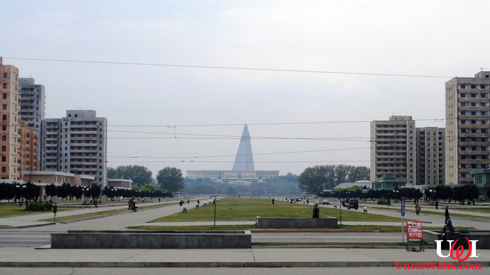 Pyongyang Park. Photo by Kristoferb [CC BY-SA 3.0], via Wikimedia Commons