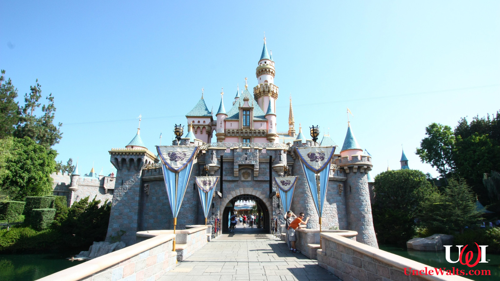 A random building at Disneyland. Photo by Carterhawk [CC BY-SA 3.0] via Wikimedia Commons.
