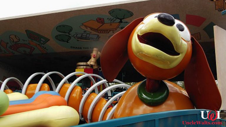 Hopelessly tangled Slinky Dog Dash vehicle. Photo by J Marsh [CC BY 2.0] via Flickr.