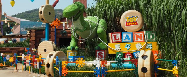 Toy Story Land in Hong Kong, which is also being shipped to Florida. Photo by Laika ac [CC BY-SA 2.0] via Wikimedia Commons.