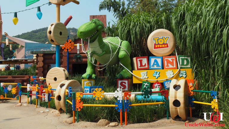 Toy Story Land in Hong Kong, which is also being shipped to Florida. Photo by Laika ac [CC BY-SA 2.0] via Wikimedia Commons.