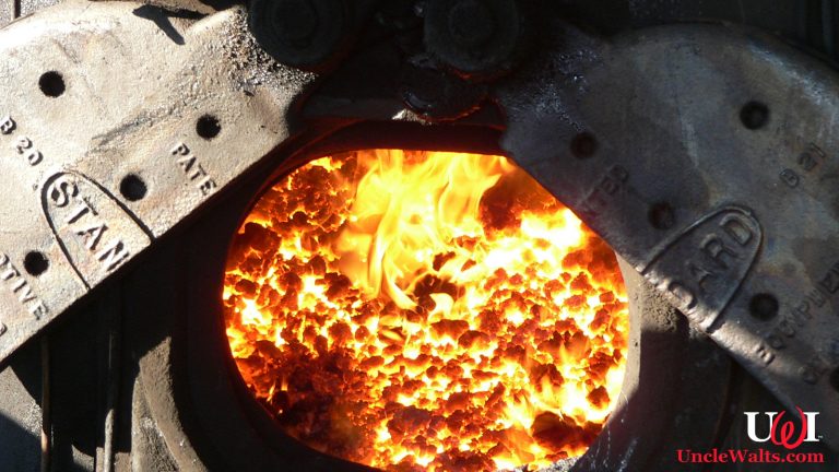 It's kind of like a stove! Photo by Mark Pellegrini [CC-BY-SA-3.0] via Wikipedia.