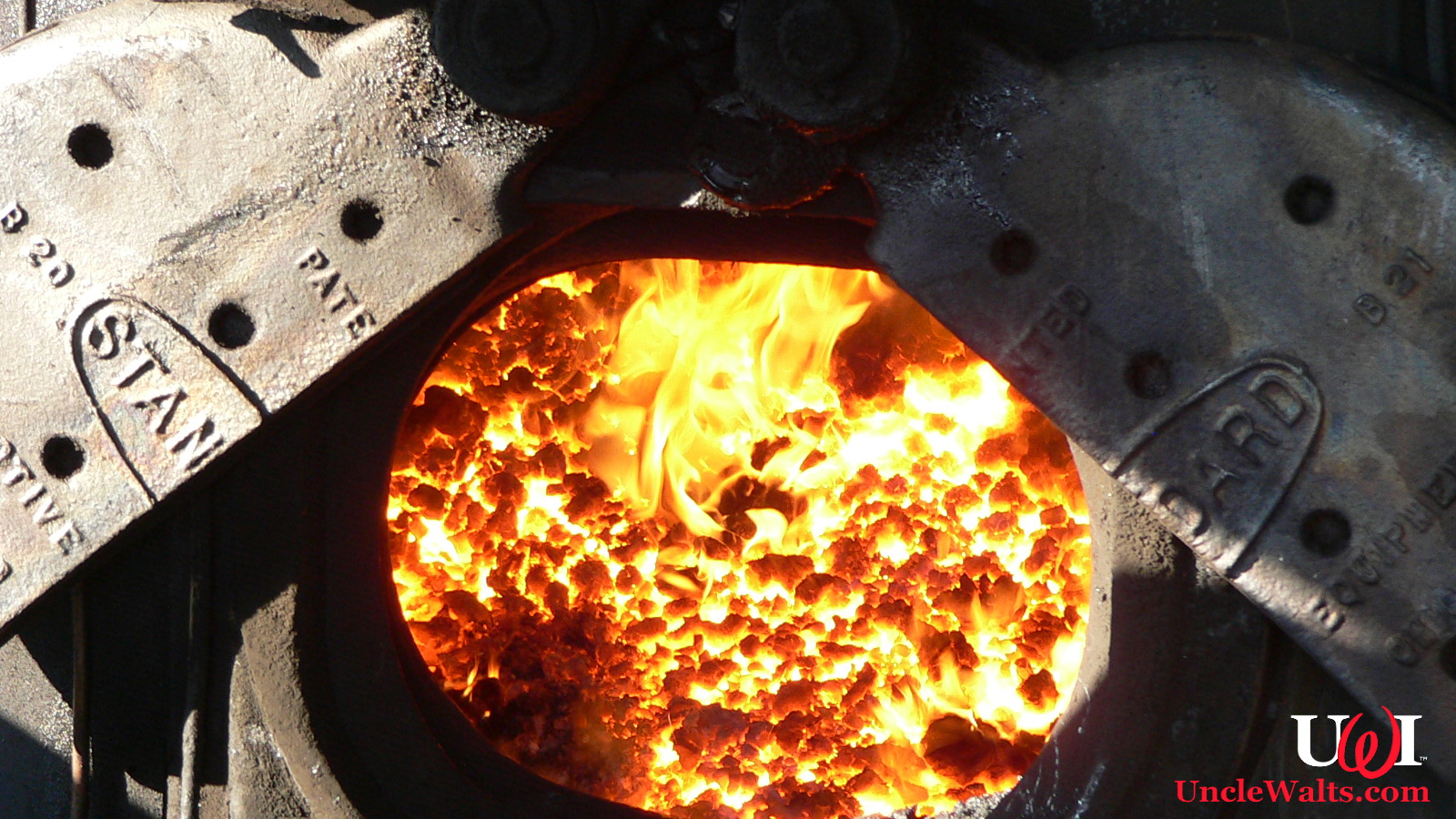 It's kind of like a stove! Photo by Mark Pellegrini [CC-BY-SA-3.0] via Wikipedia.