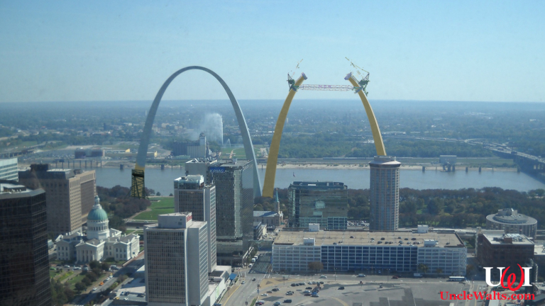 St. Louis adds a second arch, sponsored by McDonald's. Photo by AfricanGeo [CC BY-SA 3.0] via Wikimedia Commons, modified.