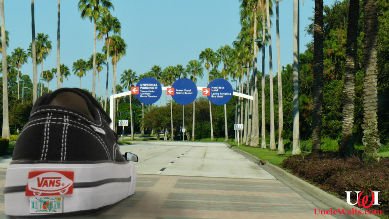 Universal Orlando's new Vans Vans car service. Photo by qwesy qwesy [CC BY-3.0] via Wikimedia Commons.