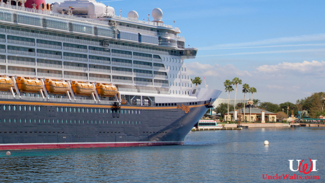 The Disney Dream anchored at Epcot. Photo courtesy Depositphotos & Theme Park Tourist [CC BY 2.0] via Wikimedia Commons.