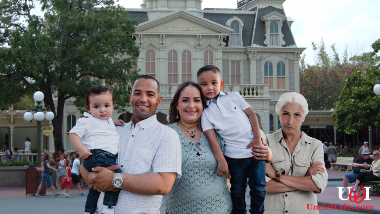 The Peña family, with an unhappy Mama Elvira. Photo by Michael Gray [CC BY-SA 2.0] via Flickr; [CC0] via PxHere & DepositPhotos.