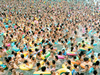 Aquatica on a lightly-attended day. Photo by weirdchina [CC BY 2.0] via Flickr.