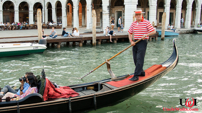 Definitely not a Skyliner gondolier. Photo by Peter K Burian [CC BY-SA 4.0] via Wikipedia.