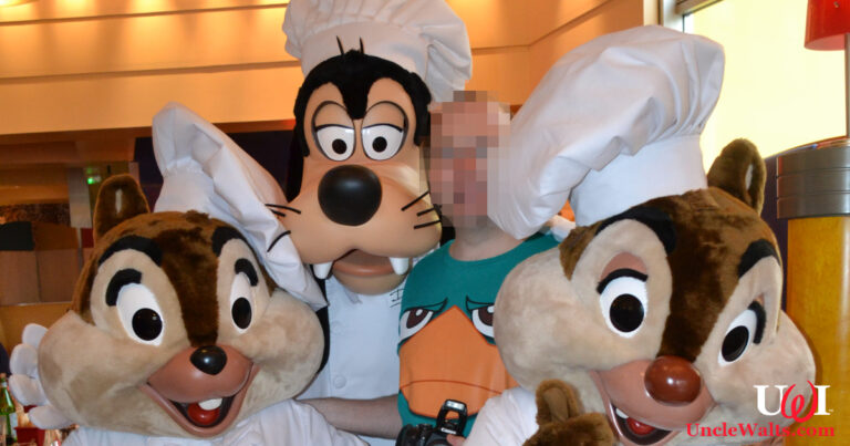 Disney chefs who are (mostly) virus-free. Photo by Loren Javier [CC BY-ND 2.0] via Flickr.