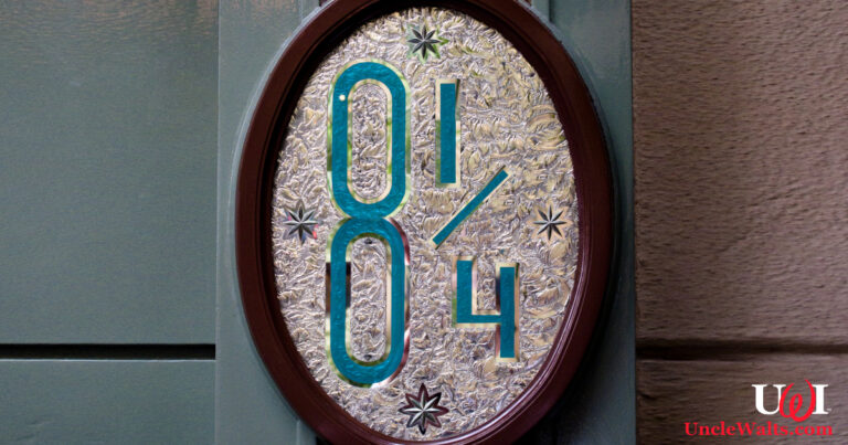 Temporary signage for Club 8¼. Photo by HarshLight [CC BY 2.0] via Flickr.